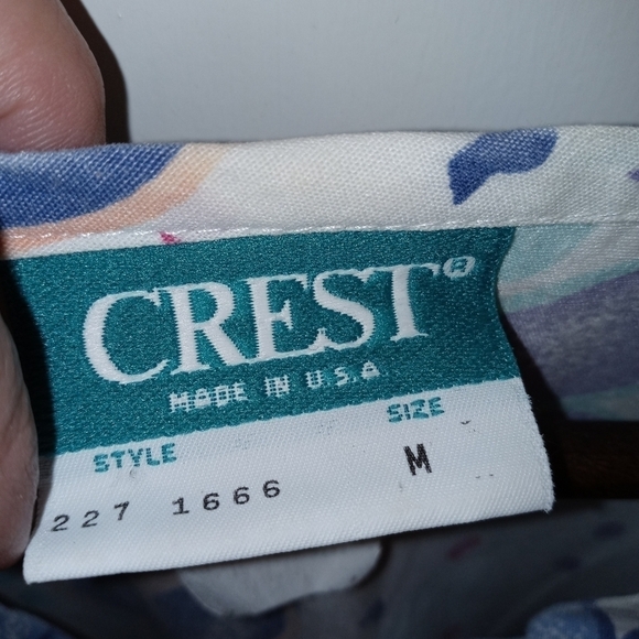 Crest Medium scrub top white with flowers - Picture 4 of 4